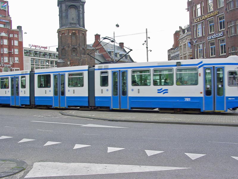 Tram 25 at Muntplein